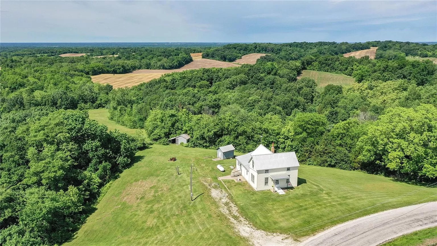 Charming Farmhouse on 5 Acres for Sale in Golden Eagle, Illinois