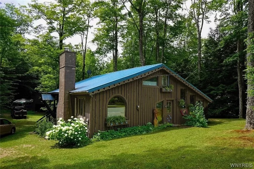 Cozy 3-Bedroom Cabin for Sale in Little Valley, New York