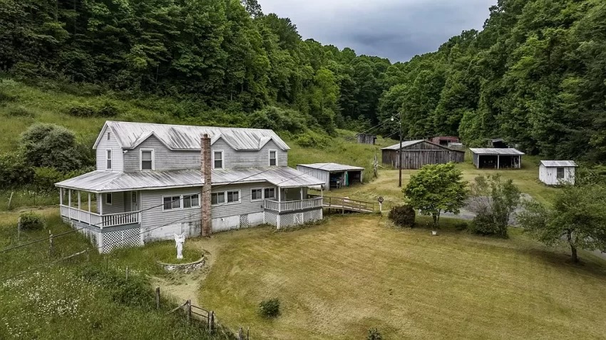 1890s Farmhouse on 19 Acres in Bramwell, West Virginia