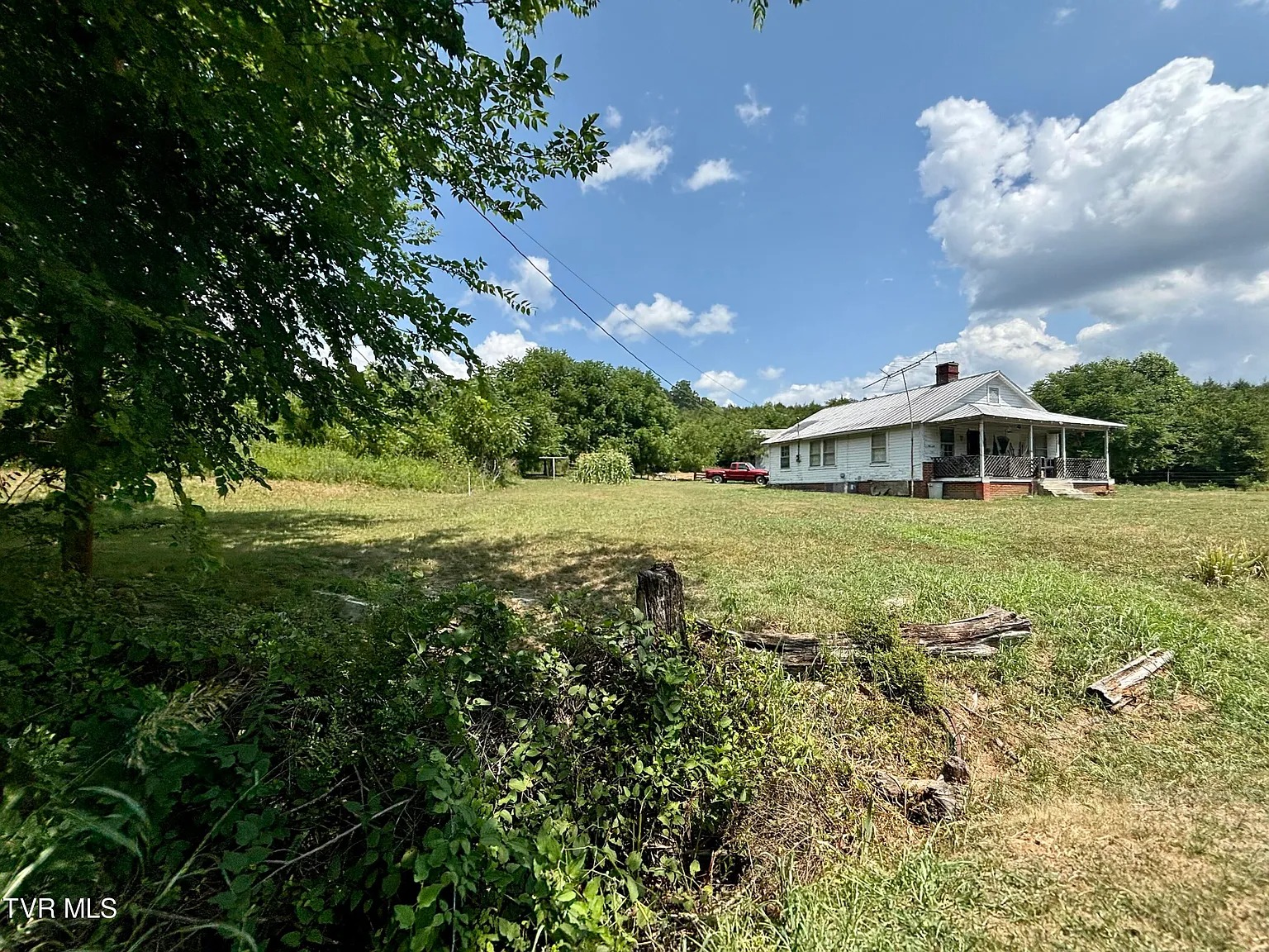 1940 Farmhouse on 30.5 Acres in Kyles Ford, Virginia