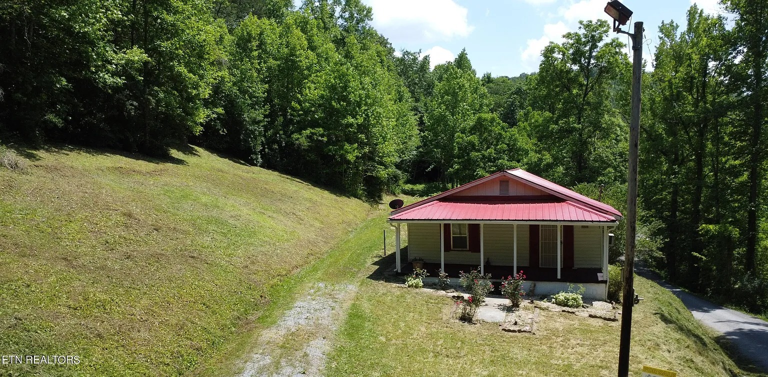 1956 Home on 31 Acres in La Follette, Tennessee