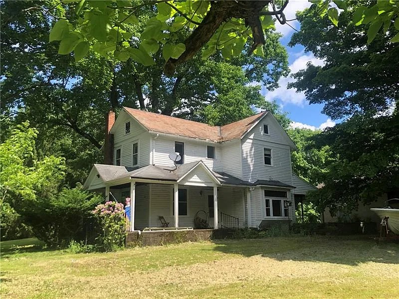 Peaceful Farmhouse on Over 5 Acres in Pulaski, Pennsylvania