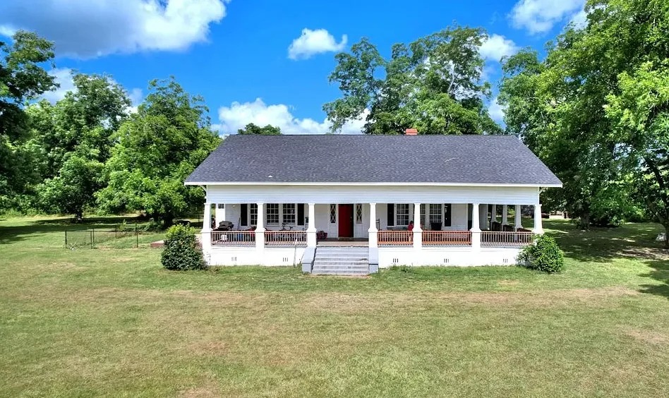 1930 Farmhouse on 5 Acres in Vienna, Georgia