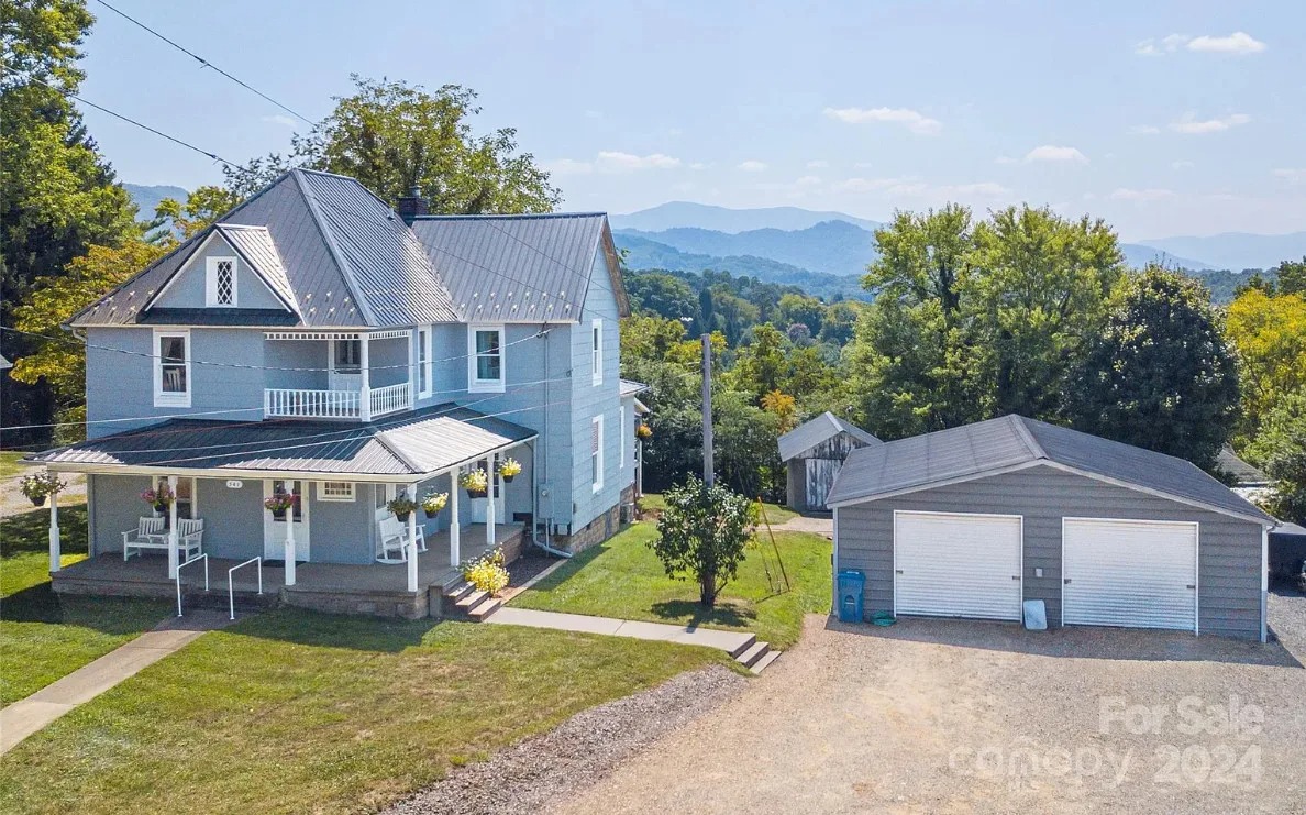 Beautiful 1912 Farmhouse in Canton, North Carolina