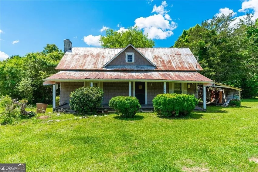 15.2 Acres with Farmhouse in Cave Spring, Georgia