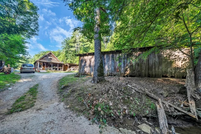 Secluded Cabin on 2 Acres in Frenchburg, Kentucky