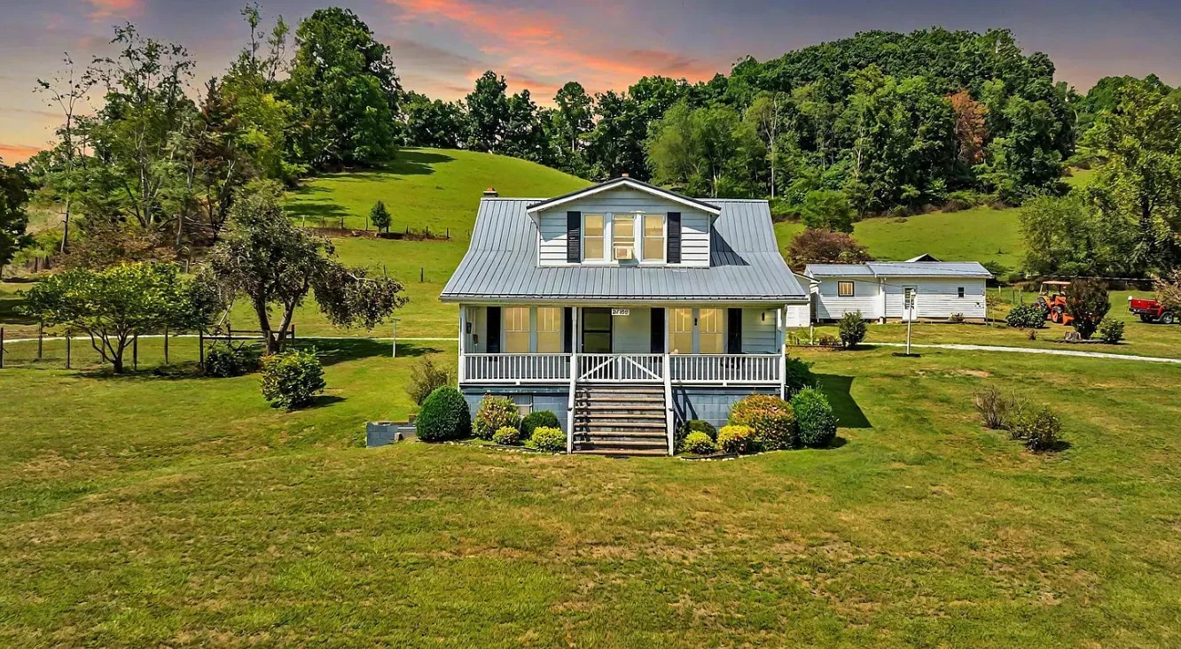 Charming 3-Bedroom Home on 5.75 Acres in Meadowview, Virginia