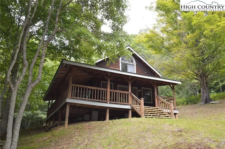 Peaceful Cabin on 13 Acres in Mouth of Wilson, Virginia