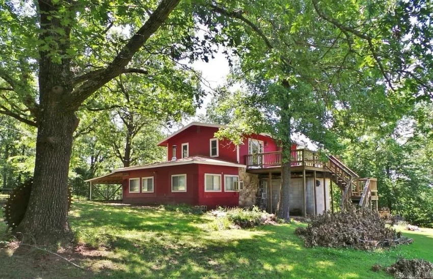 Stunning Country House on 40 Acres in Yellville, Arkansas