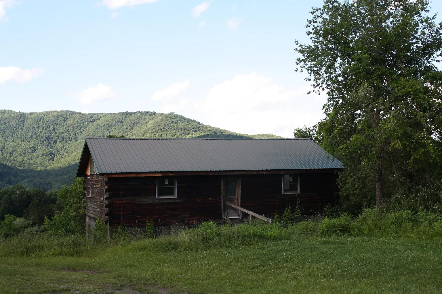 Expansive 138-Acre Retreat in Hinton, West Virginia