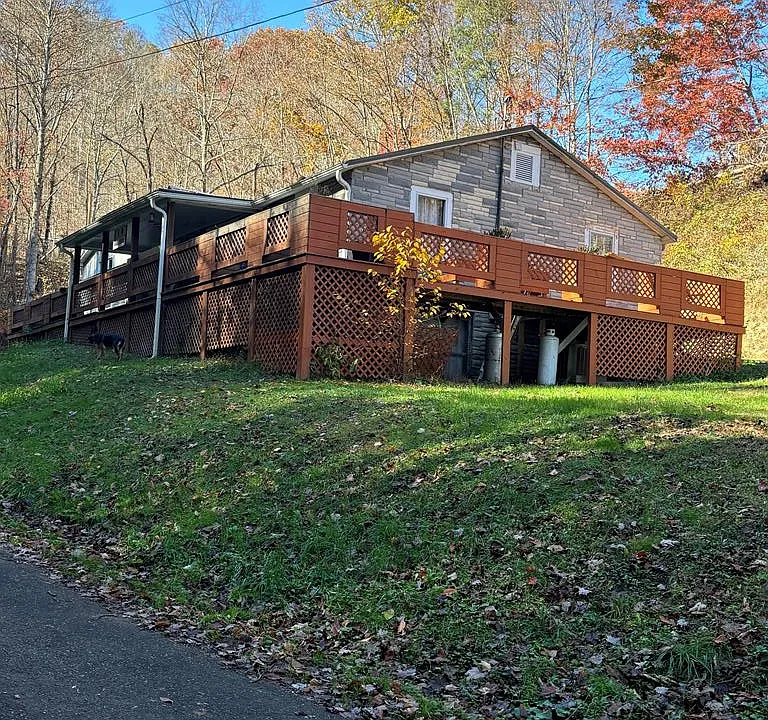 Charming 4-Bedroom Home on 22 Acres in Cedar Bluff, Virginia