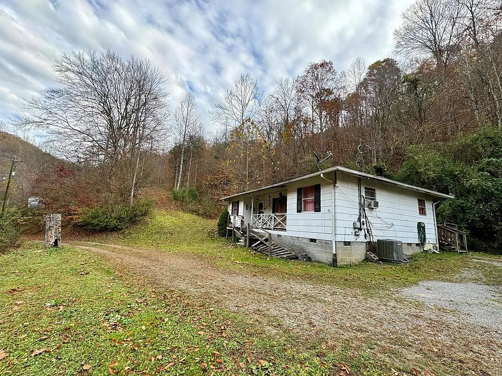 100 Acres with 2-Bedroom Home in Kimper, Kentucky