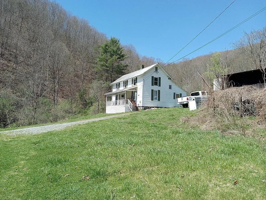 Farmhouse on 89 Acres in Marion, Virginia