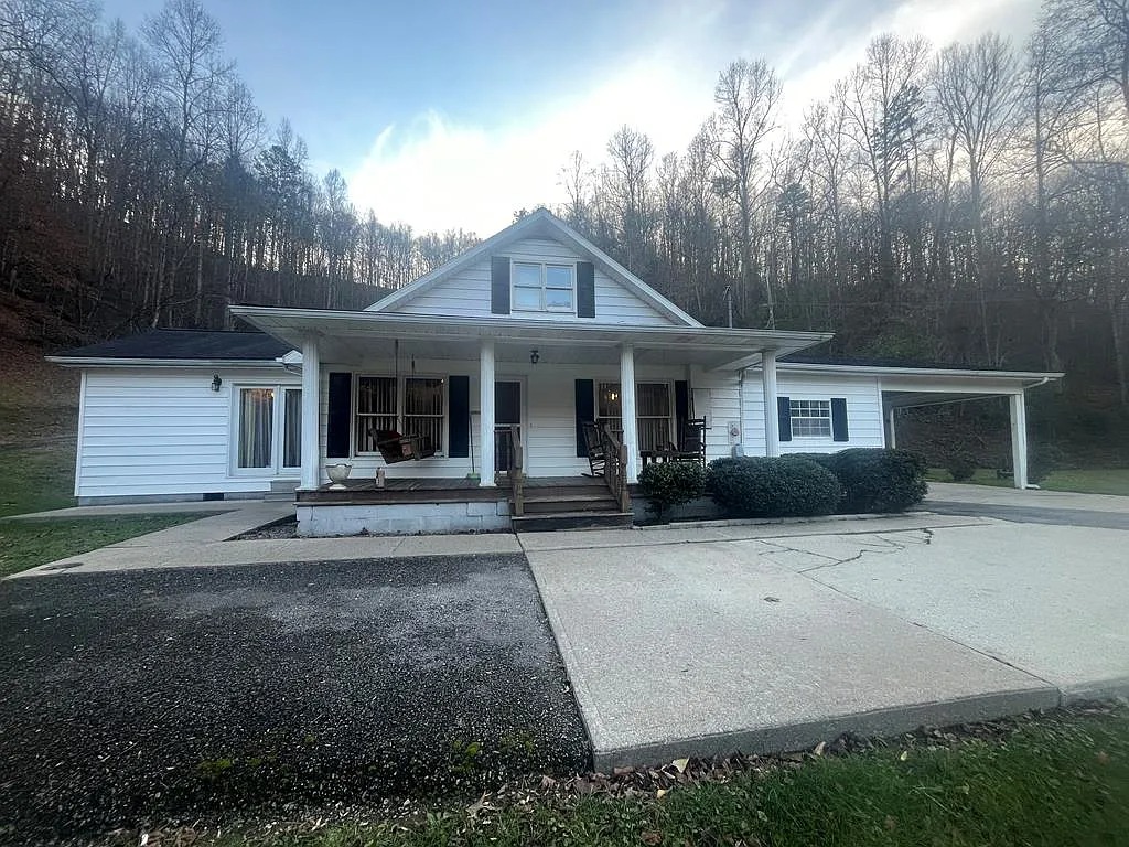 Charming 4-Bedroom Home on 35 Acres in Hagerhill, Kentucky