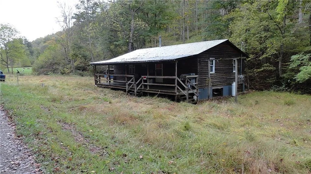 3-Bedroom Hunting Cabin on 24.9 Acres in New Martinsville, West Virginia