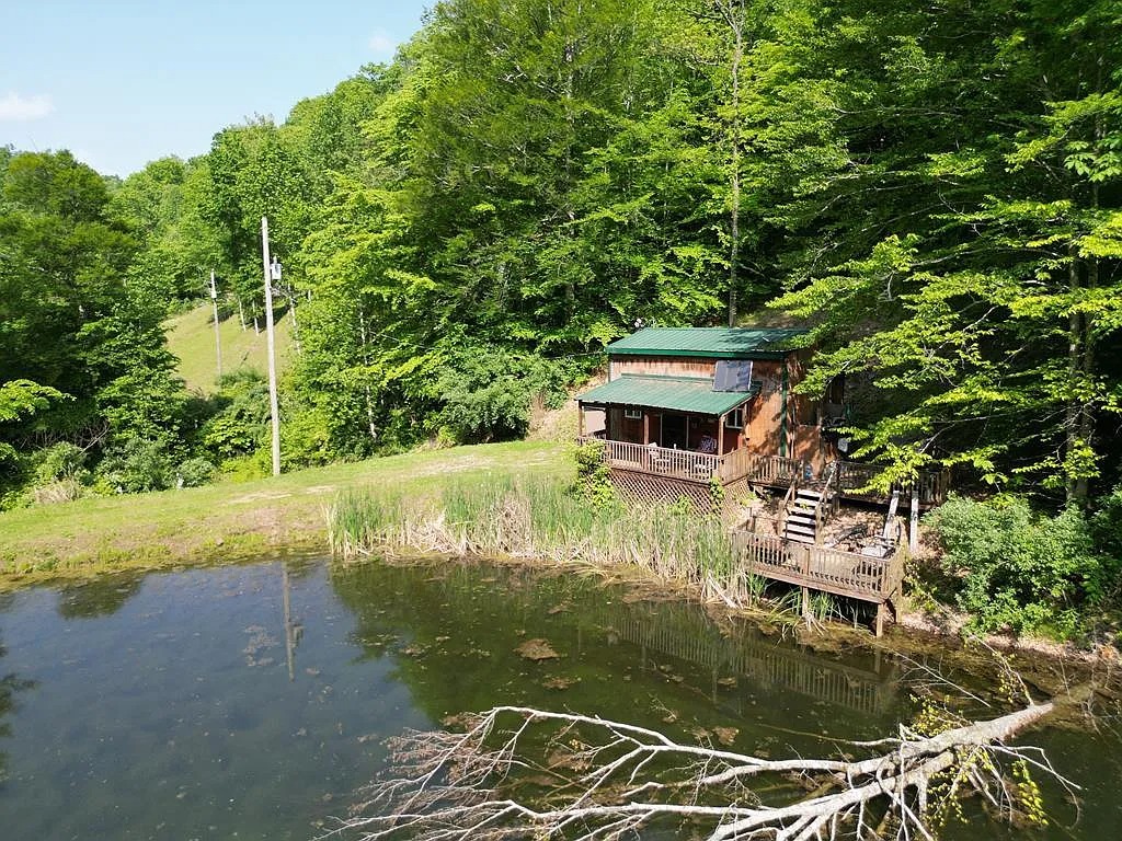 1-Bedroom Off-Grid Cabin on 10 Acres in Hazard, Kentucky