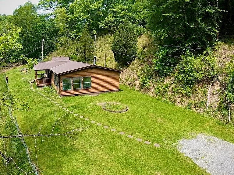 3-Bedroom Home on 10 Acres in Turkey Creek, Kentucky