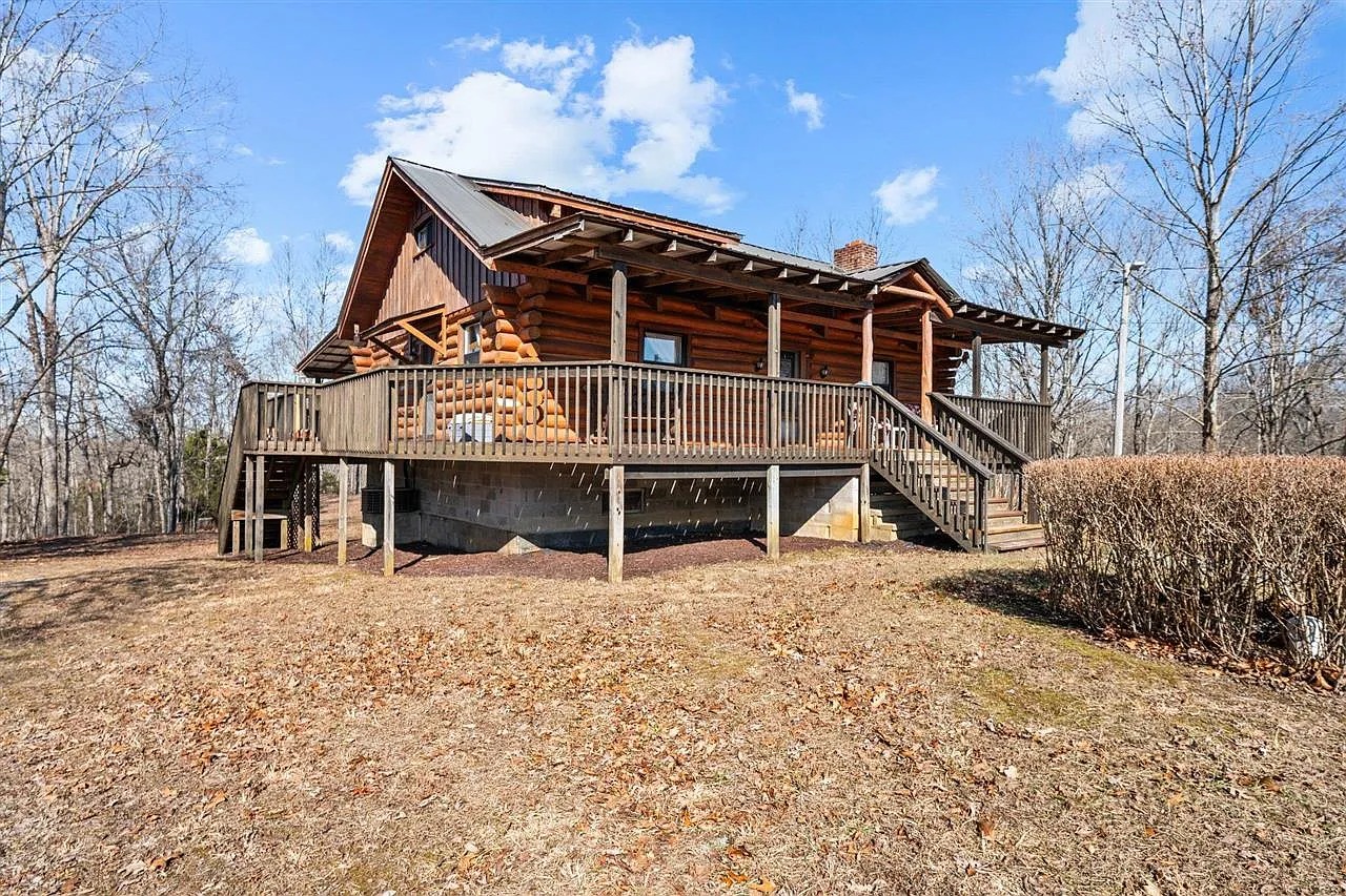 2 Bedroom Log Cabin on 112 Acres in Edmonton, Kentucky