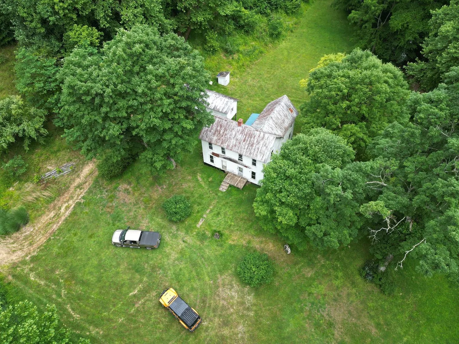 100-Acre Farm with Farmhouse and River Access in Looneyville, West Virginia