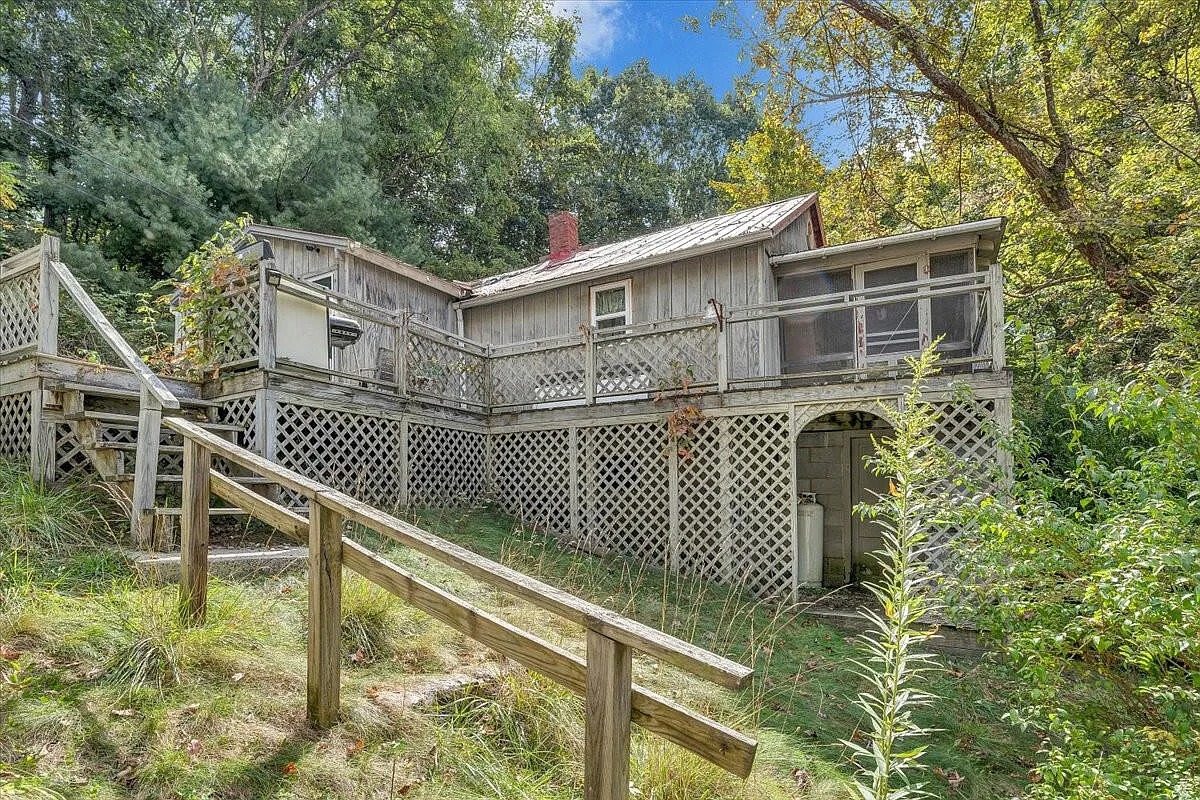 Single-Family Home on Acreage in Hot Springs, Virginia