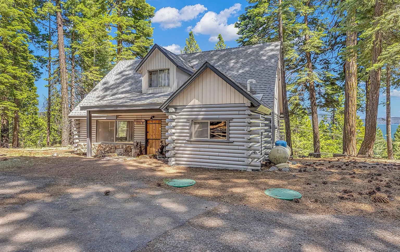 3-Bedroom Log Cabin with Lake Views in Westwood, California