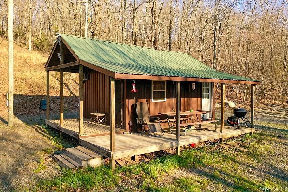 Cabin Property with 20 Acres in Leslie, Arkansas