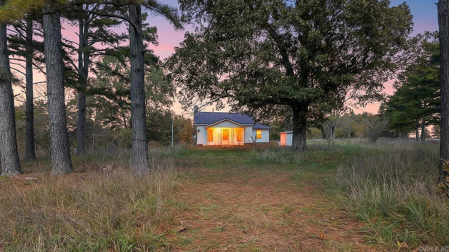 Country Home with 22.3 Acres in Koshkonong, Missouri