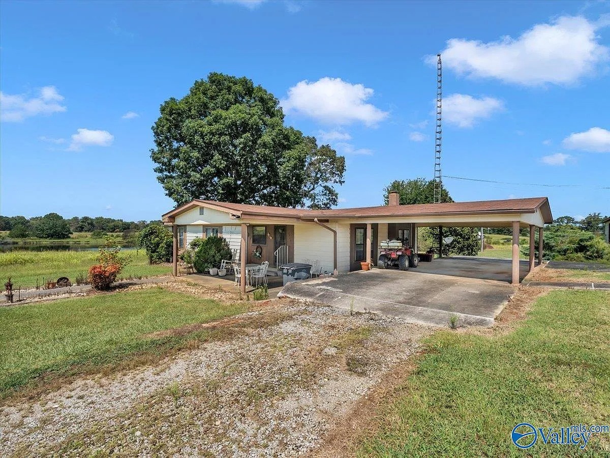 Ranch-Style Home with 15 Acres in Trinity, Alabama