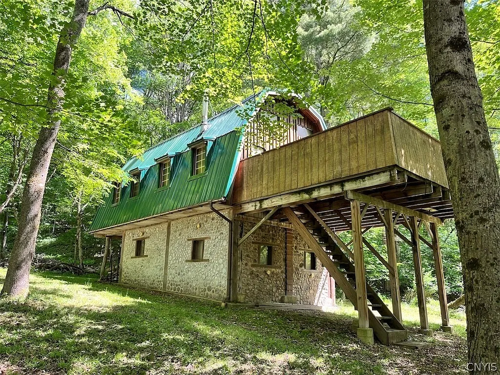 Single Family Home with 11.84 Acres in Bolivar, New York