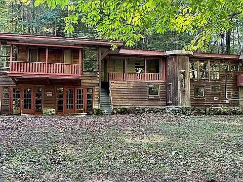 Single Family Home with 2 Acres in Burnsville, North Carolina