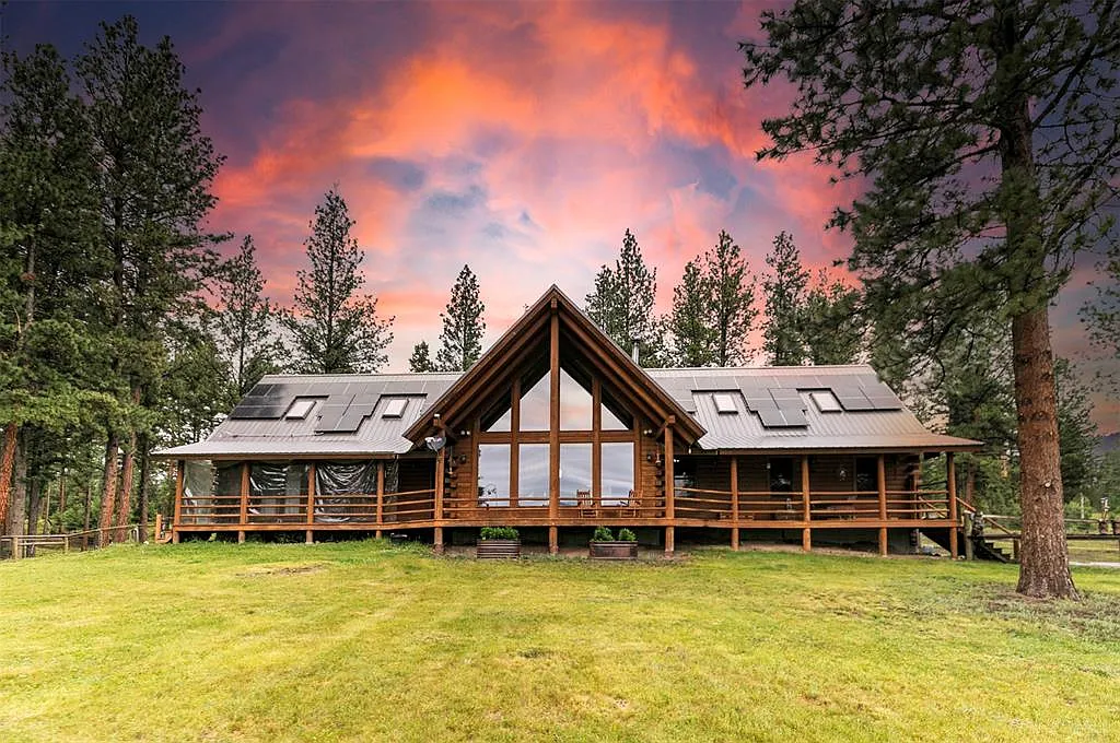 Log Home with 100 Acres in Lincoln, Montana