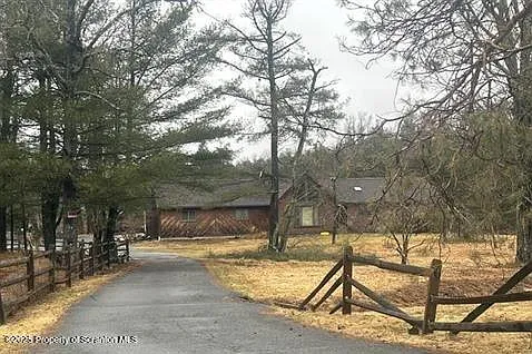 Ranch Home with 1.63 Acres in Moscow, Pennsylvania