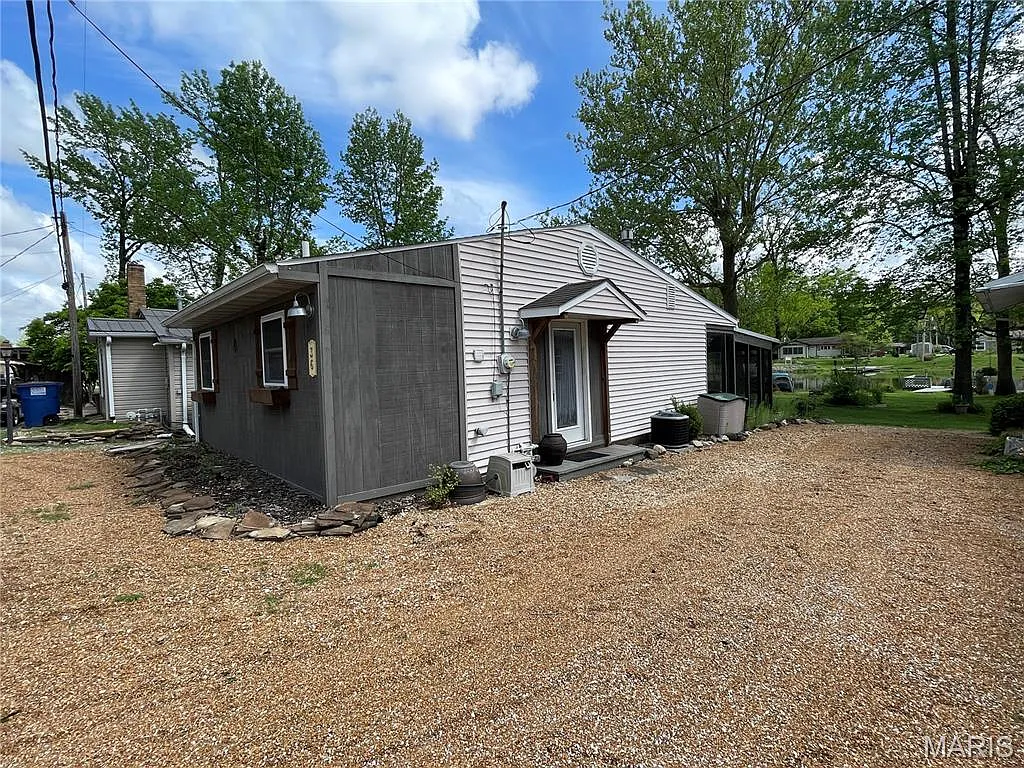 Cabin with Lake Access in Sparta, Illinois