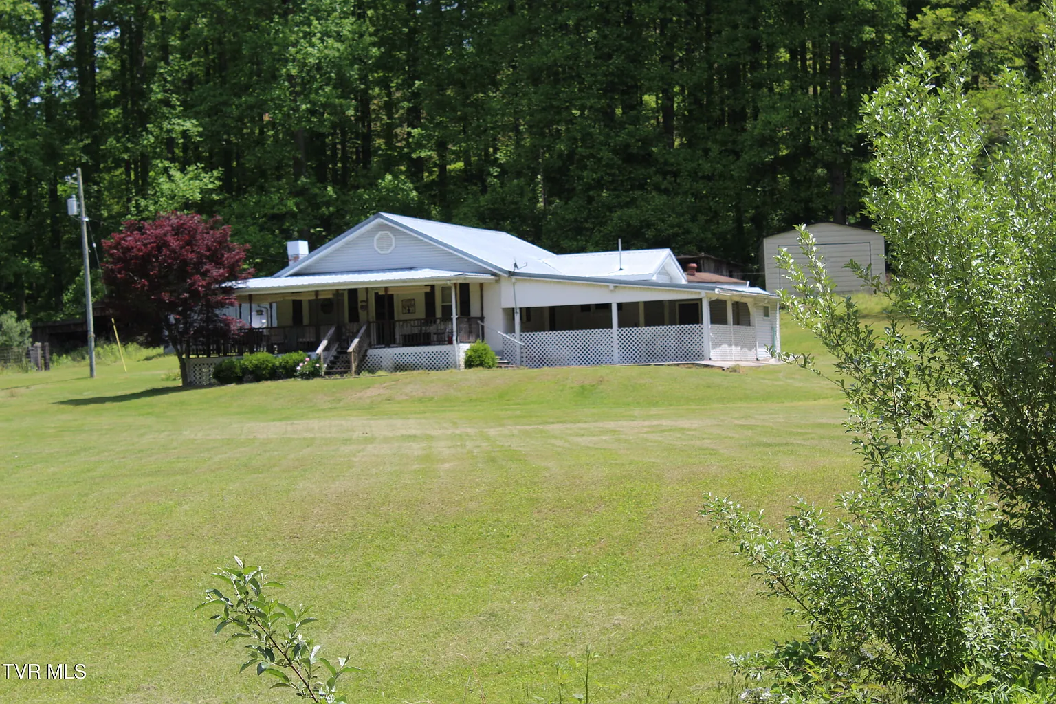 Single Family Residence with 22.5 Acres in Saint Charles, Virginia