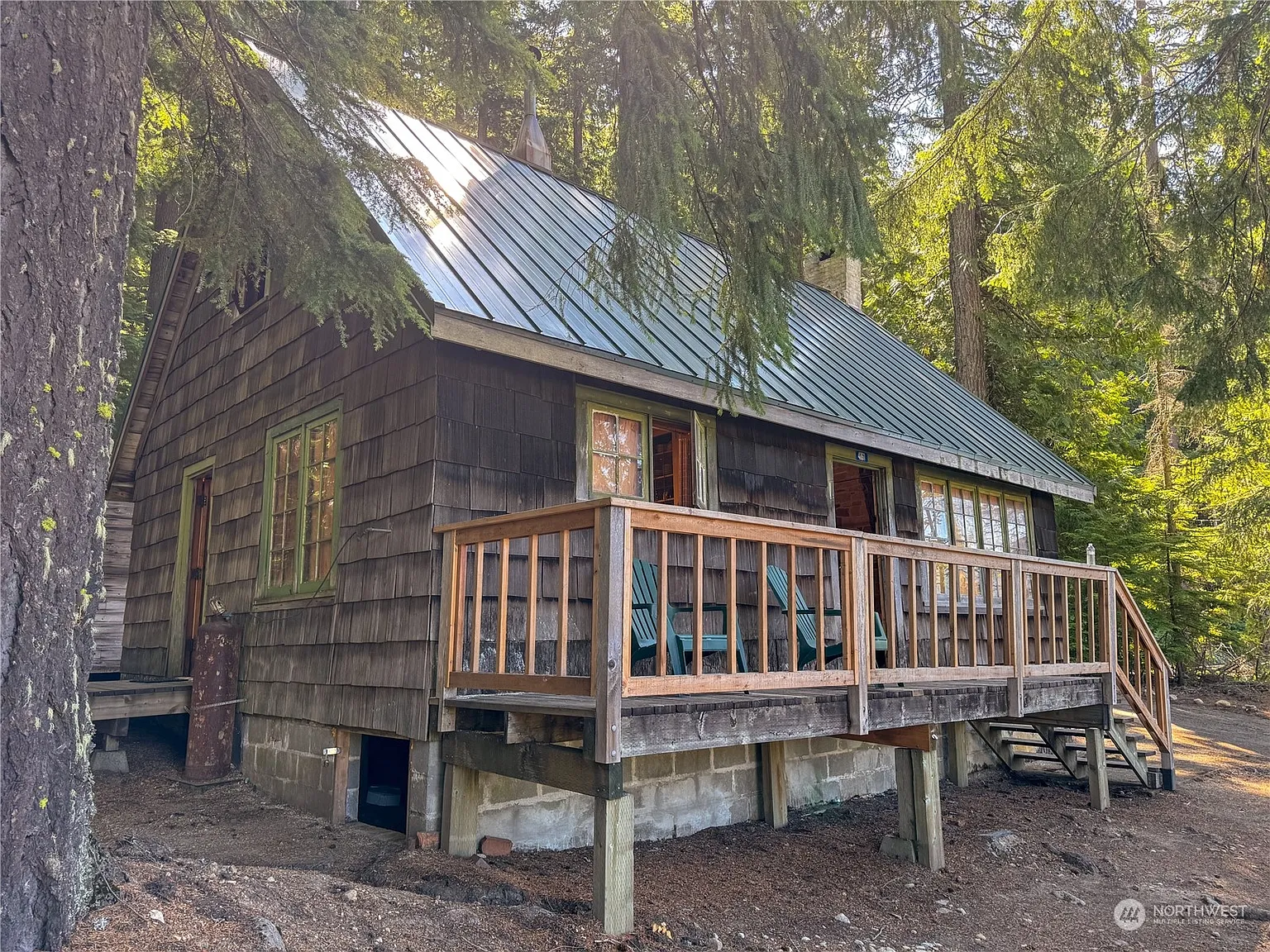 Cabin with 0.48 Acres in Snoqualmie Pass, Washington