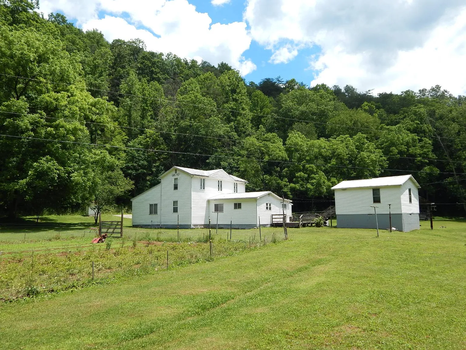 Farmhouse with 100 Acres in Harrisville, West Virginia