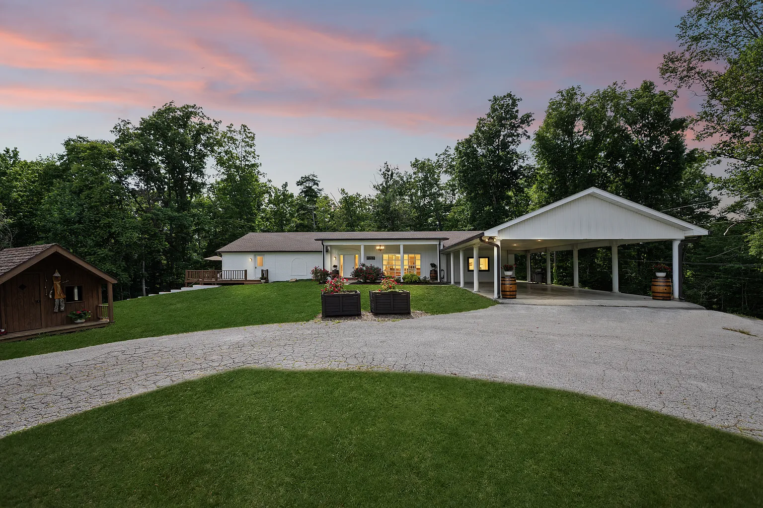 Farm with 96.77 Acres in Bloomington Springs, Tennessee