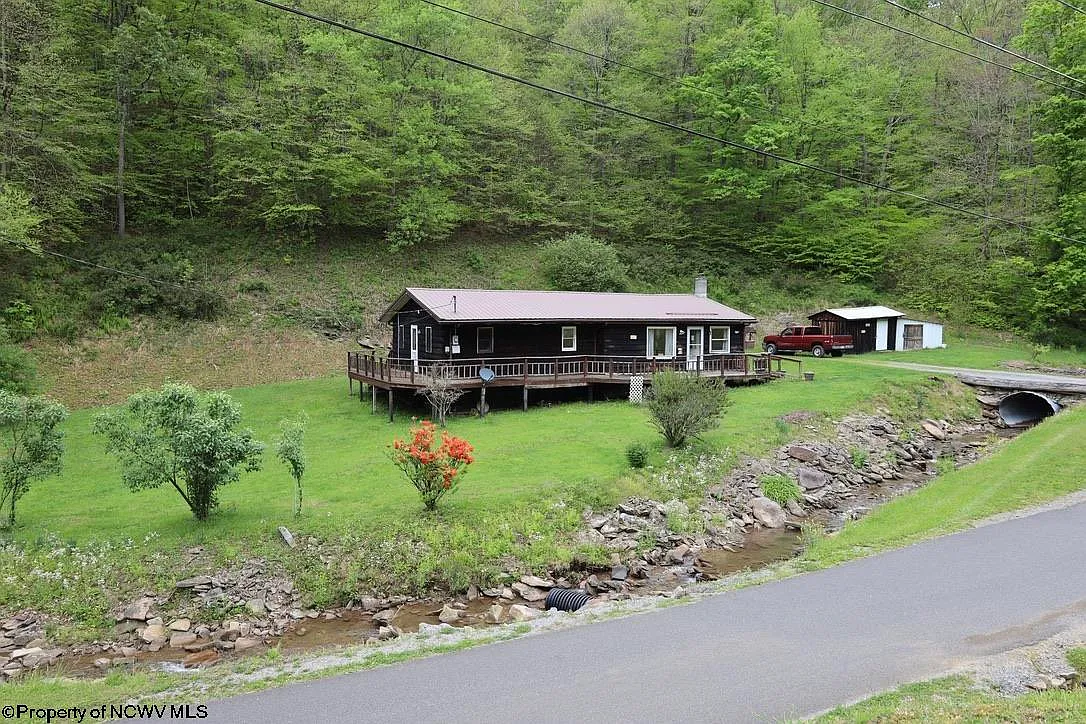 Ranch Home with 0.63 Acres in Elkins, West Virginia