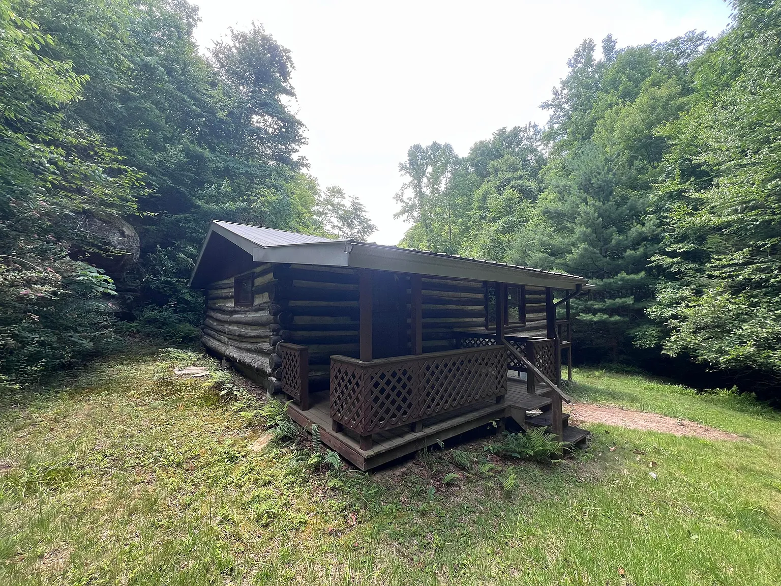 Cabin with 48.07 Acres in Pineville, Kentucky