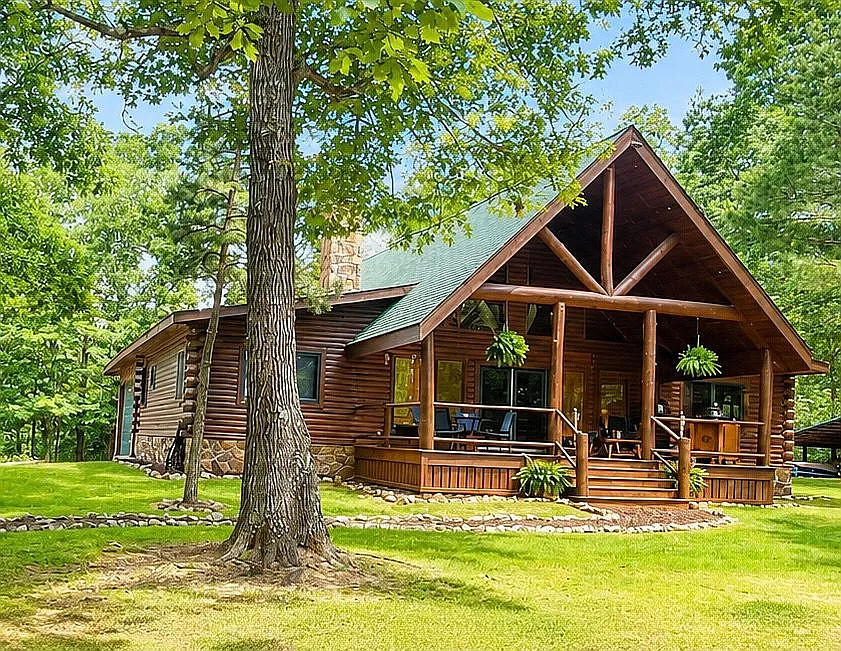 Log Home with 16 Acres in Poplar Bluff, Missouri