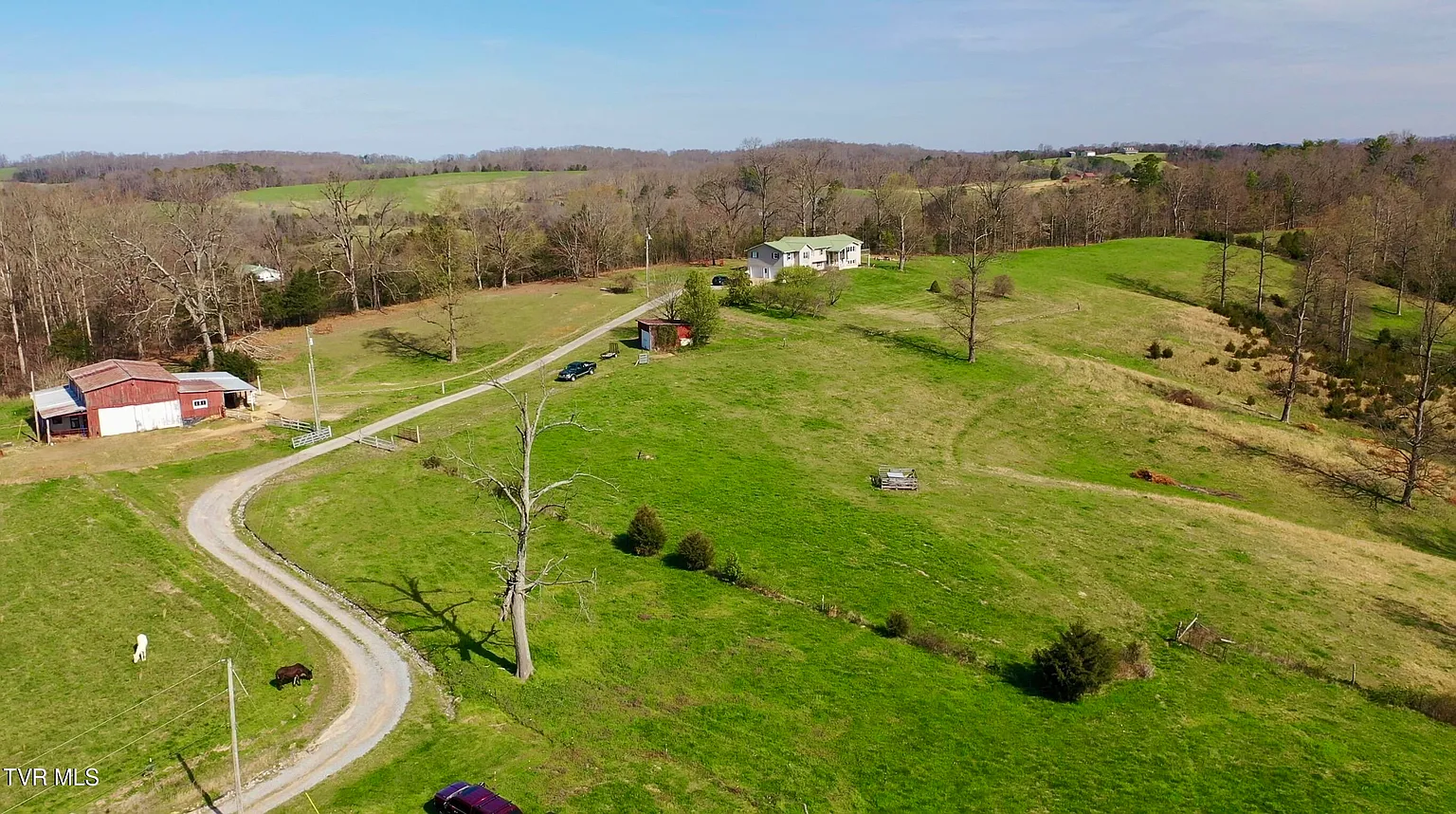 Single Family Home with 117 Acres in Greeneville, Tennessee
